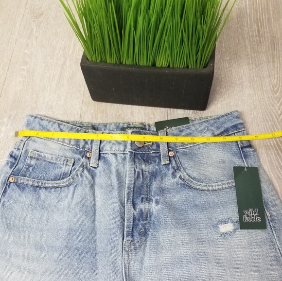 High- Rise Bermuda Shorts - Picture 9 of 10